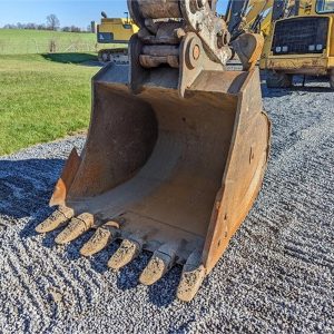 2011 DEERE 225D LC